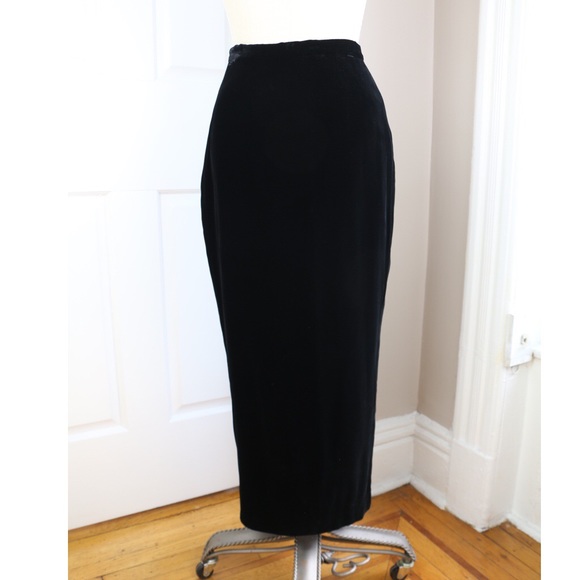 Vintage OMO NORMA KAMALI Black Velvet Skirt - Picture 4 of 8